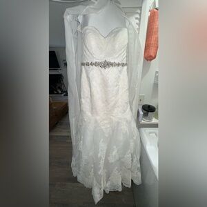 Lace wedding dress